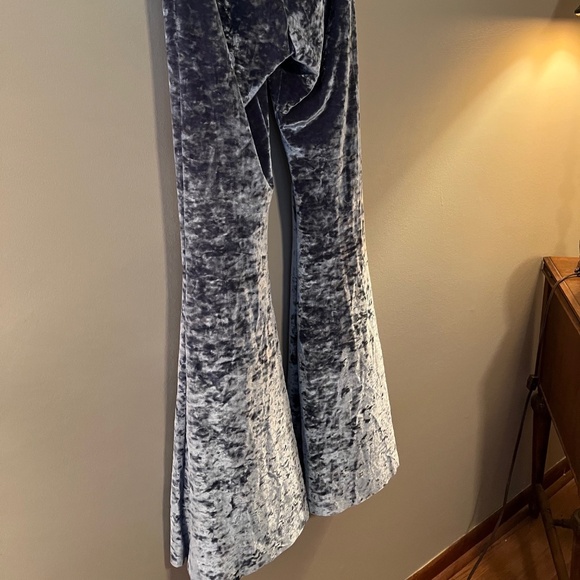 ONZIE Crushed Velvet Flare Leggings/Yoga Athleisure Pants- Size M/L (runs small) - Picture 6 of 11